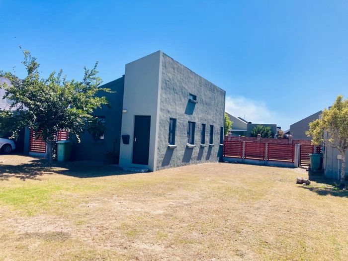 For Sale: 2-Bedroom Townhouse in Parsonsvlei with secure estate living and backyard.