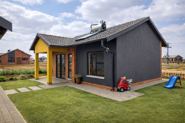 2-Bedroom House in Klerksoord For Sale, Includes All Costs, Open Parking Available.