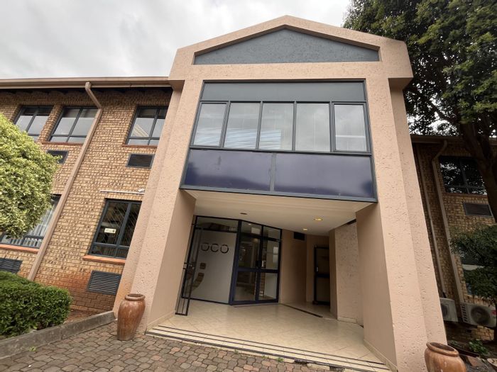 240m2 Office To Rent in Lynnwood Manor, near shopping and major routes.
