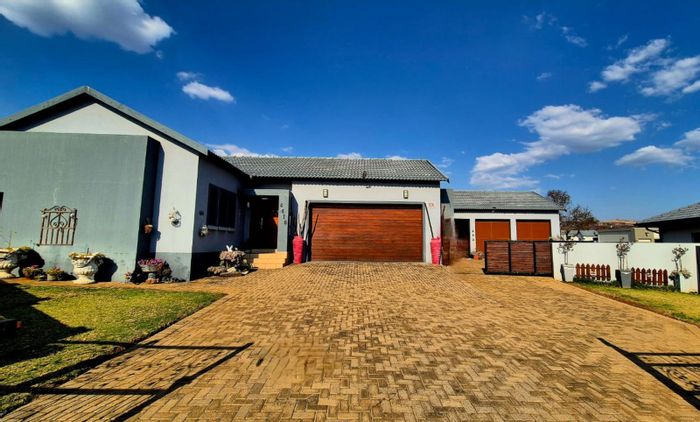 For Sale: House in Lydenburg Central with nature views, security estate amenities.