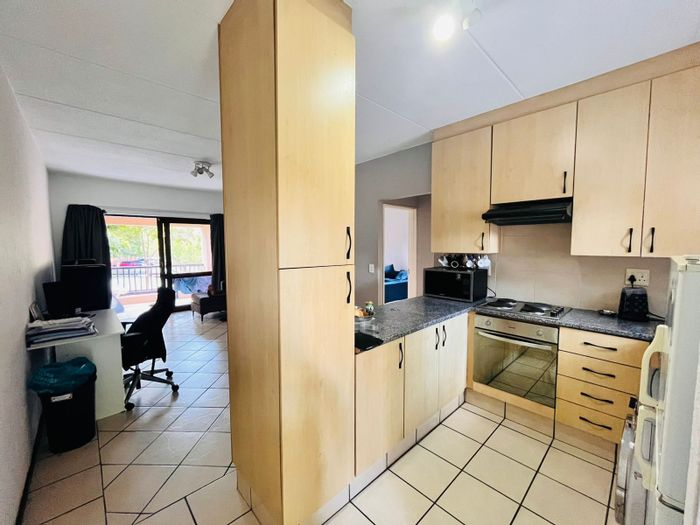 For Sale: 1-Bedroom Apartment in Lonehill with Pool, Tennis Court, and Security.