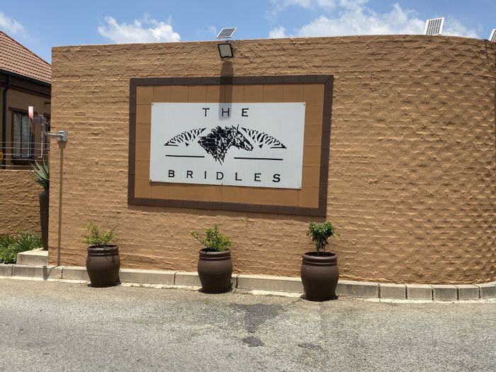 1 Bedroom Apartment For Sale in Sundowner with Private Garden and Open Parking.