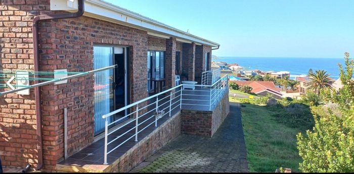 For Sale: House in Dana Bay with 5 bedrooms, sea views, and flatlet.