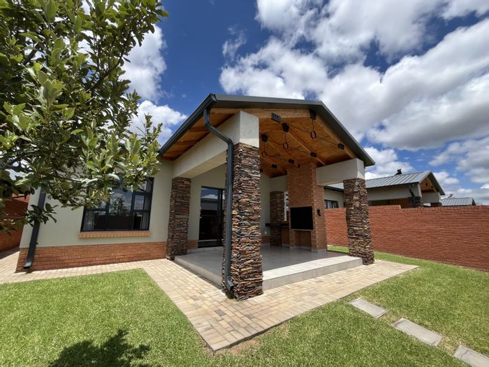 For Sale: Townhouse in Silver Lakes with garden, solar backup, and double garage.