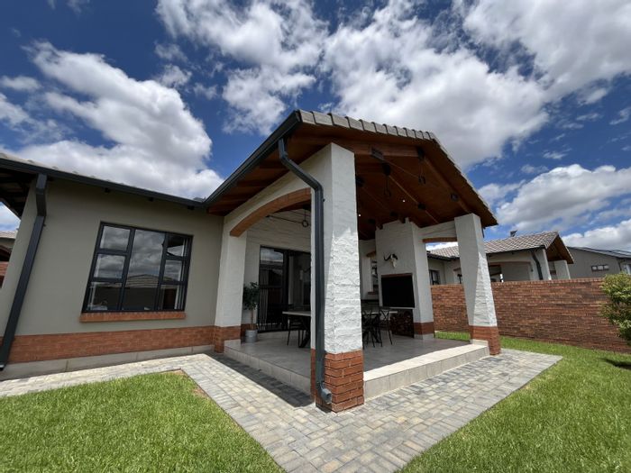 For Sale: Townhouse in Silver Lakes with garden, garage, and energy-efficient features.