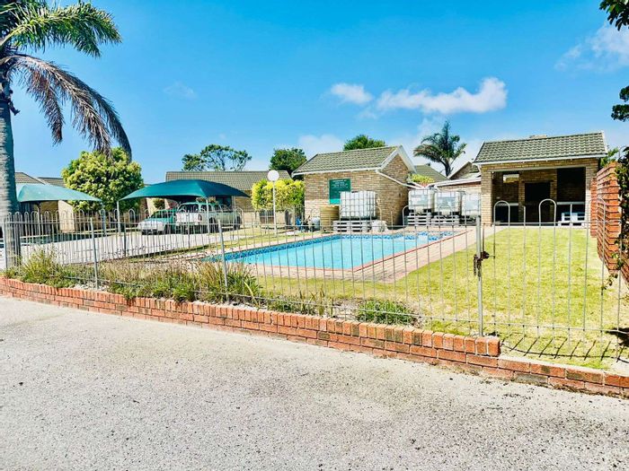 Greenshields Park House For Sale: 2-bedroom, garden, pool, secure complex amenities.
