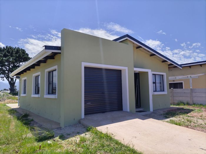 Pacaltsdorp Townhouse For Sale: 2 beds, 2 baths, garage, secure estate living.