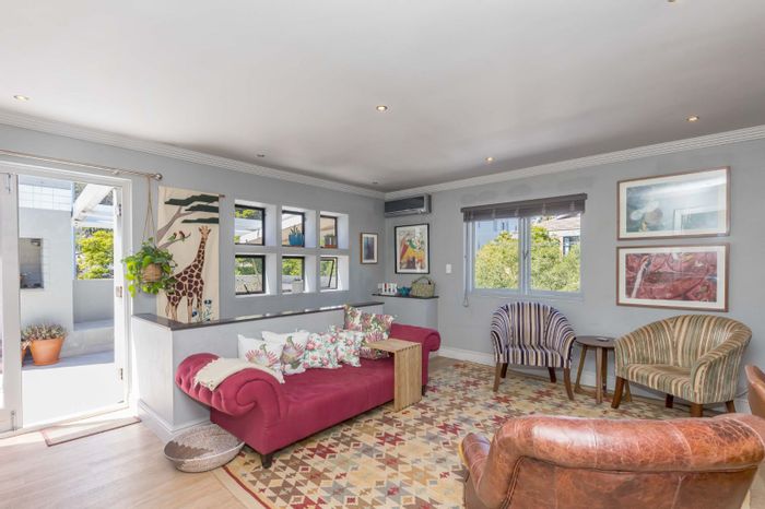 Sea Point Apartment To Rent: 1 Bed, Pool, Garage, Deck, Wi-Fi Included.