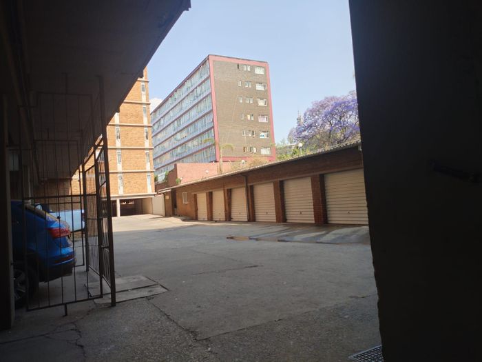 Versatile 2-bedroom house in Sunnyside, For Sale with rental income potential.