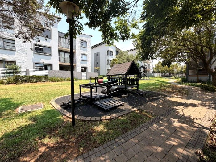 Dainfern Apartment For Sale: Secure estate, clubhouse, direct shopping access, strong rental demand.