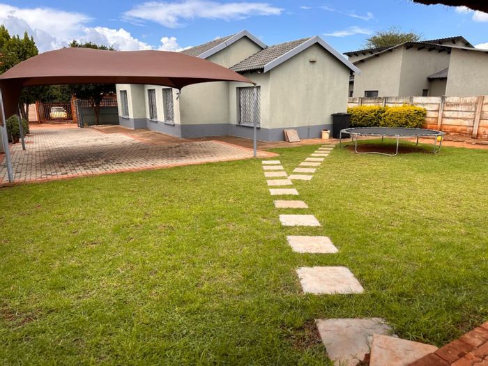 House For Sale in The Orchards: 3 Bedrooms, Security Complex, Close to Amenities.