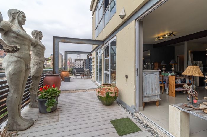Braamfontein Apartment For Sale: 2-bed penthouse with city views, security, parking.