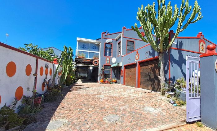 Kleinkrantz House For Sale: Income potential with dual living spaces and solar power.