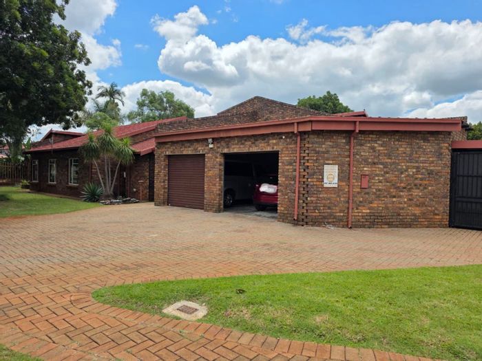 For Sale: Spacious 5-Bedroom House in Dorandia with Pool and Security Features.