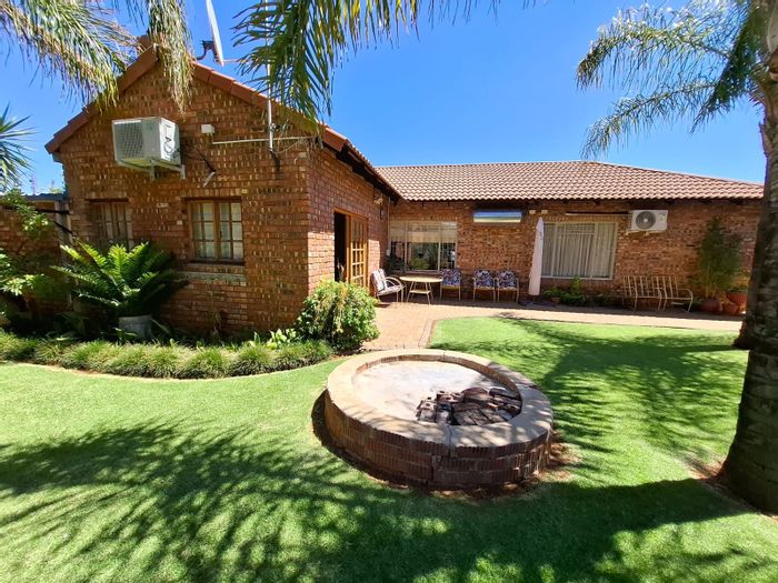 Roylglen Gardens House For Sale: 3 beds, indoor braai, tandem garage, secure garden.