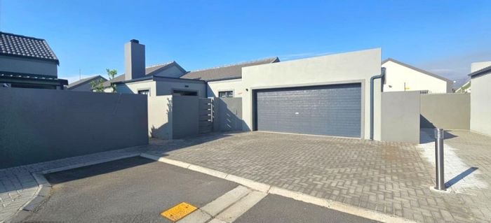 Anchorage Park House For Sale: 3 beds, secure estate, entertainment area, double garage.