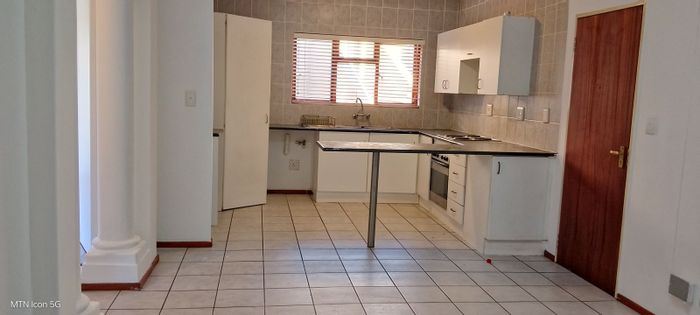 For Sale: Apartment in Winchester Hills with pool, balcony, and secure access.