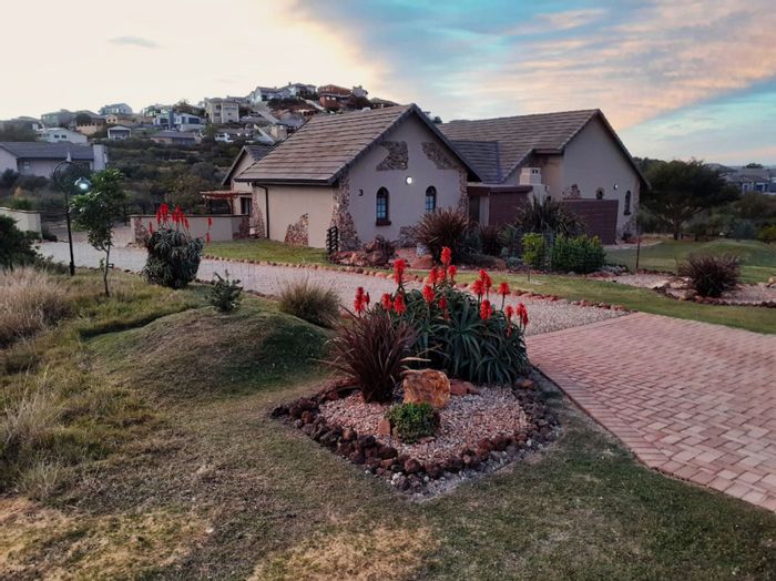 For Sale: House in Num Num Cape Estate with wine cellar, braai area, and nature views.