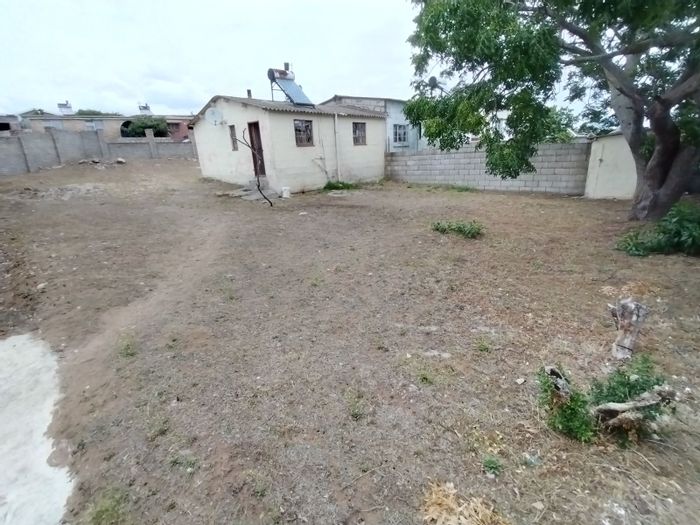 2-Bedroom House for Sale in Windvogel, Ideal Fixer-Upper with Renovation Potential.