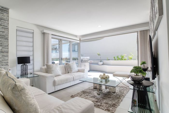 Island View Apartment For Sale: 2 beds, en-suites, private garage, pet-friendly.