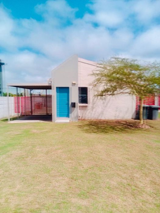 For Sale: Townhouse in Parsonsvlei with 3 bedrooms, yard space, and security.