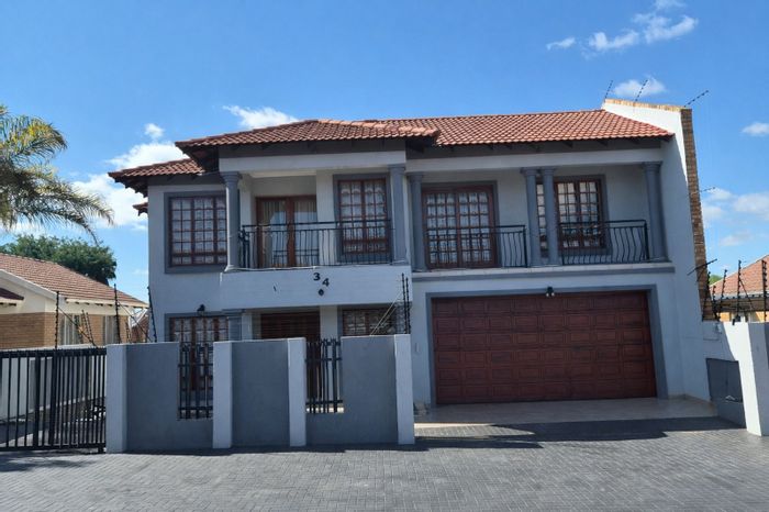 For Sale: Spacious 5-bedroom house in Ivy Park with double garage and balcony.