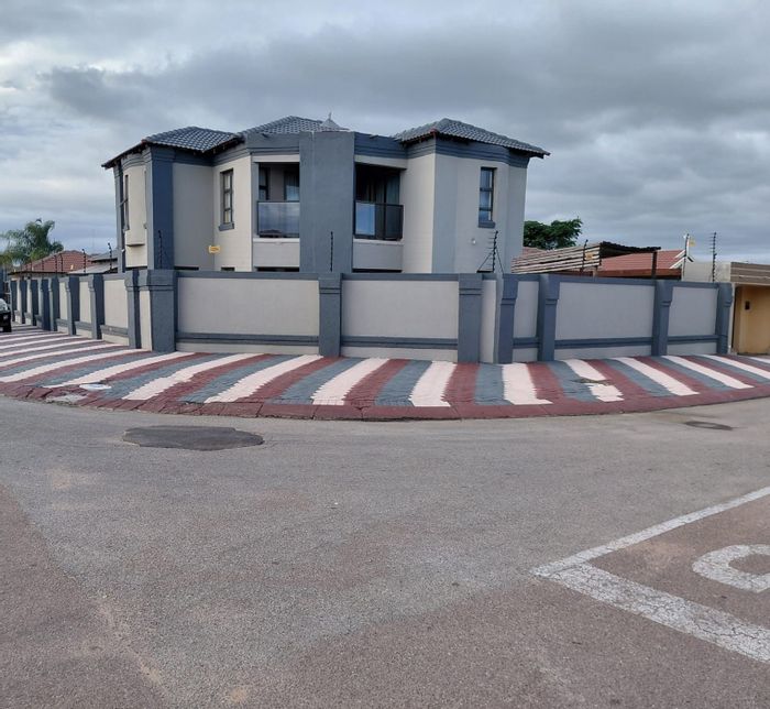 For Sale: Spacious 4-bedroom house in Mahlako-a-phahla Gardens with pool and study.