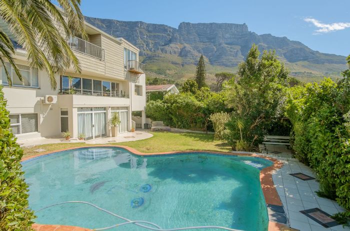 Vredehoek House For Sale: 6 bedrooms, income potential, mountain views, versatile spaces.