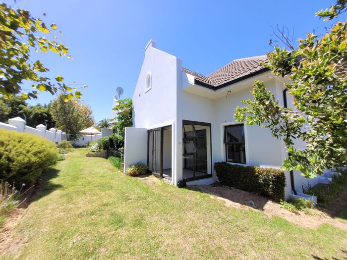 Townhouse for Sale in Zevenwacht Retirement Village: Secure living, clubhouse, healthcare services.