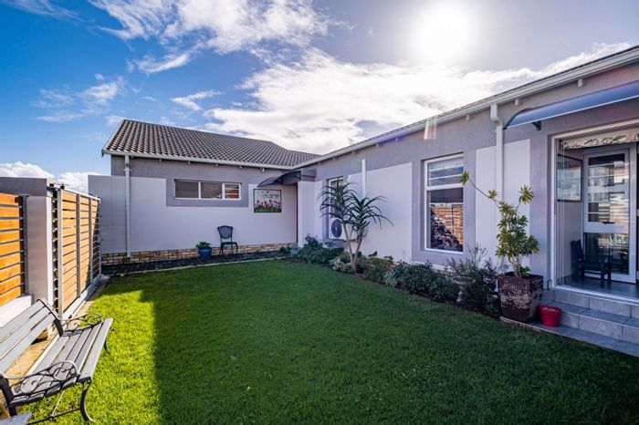 Pinelands House For Sale: 3 Bedrooms, indoor braai, double garage, water tank.