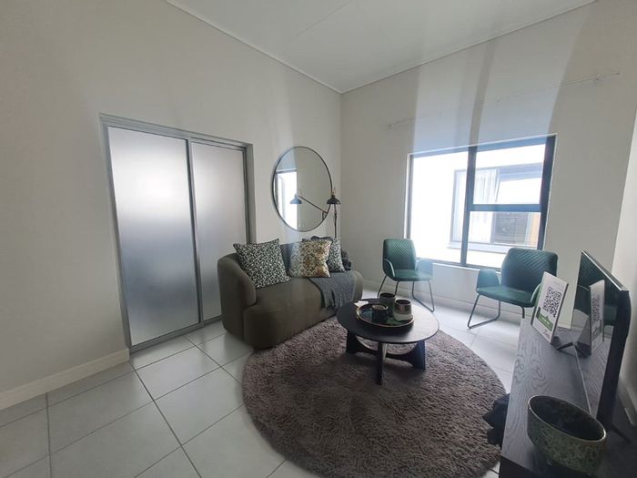 1-Bedroom Apartment To Rent in Mooikloof with pool, gym, and secure access.