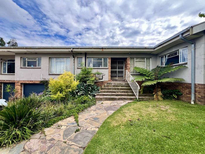 For Sale: Spacious 4-Bedroom House in Ermelo Central with Braai Areas and Flatlet.