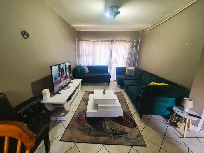 Rooihuiskraal North Apartment To Rent: 1 Bed, balcony, open plan, near amenities.