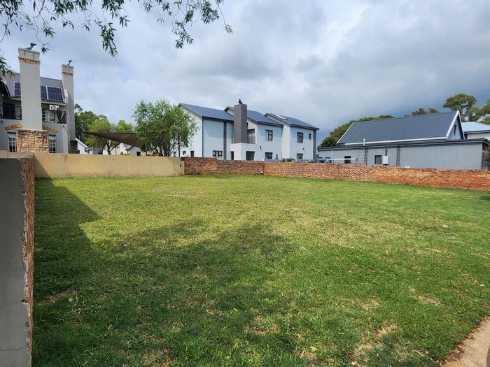 House for Sale in Cullinan Central: Secure golf estate living with investment potential.