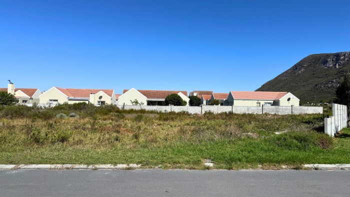 For Sale: 990sqm Vacant Land in Franskraal, near beach, walled on two sides.