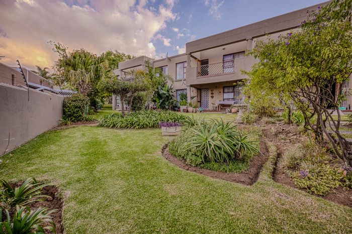 For Sale: Helderkruin Apartment with pool, braai area, and 24/7 security.