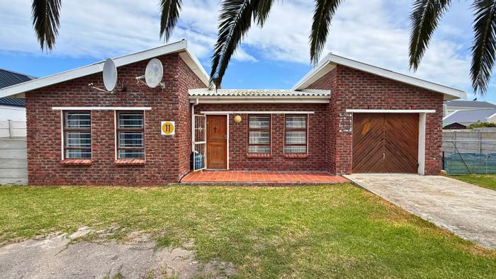 Franskraal House For Sale: Indoor braai, spacious backyard, secure pet-friendly erf.