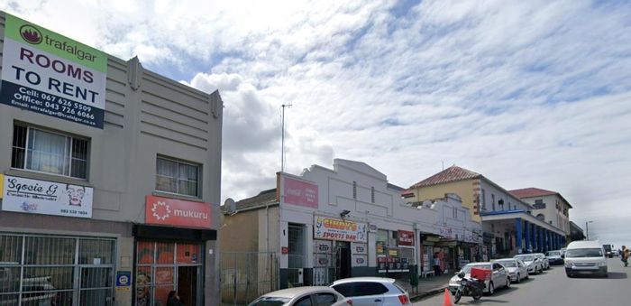 East London Central Apartment To Rent: Secure rooms, communal kitchen, convenient transport access.