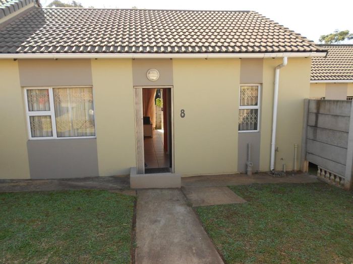 Southernwood Townhouse To Rent: 2 bedrooms, enclosed yard, double carport, secure access.