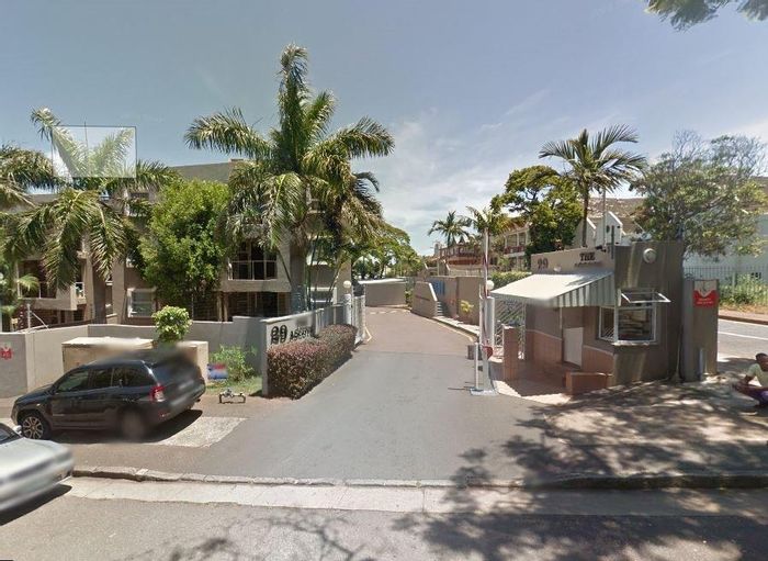 Apartment To Rent in Greyville: Pool, parking, security, near racecourse and amenities.
