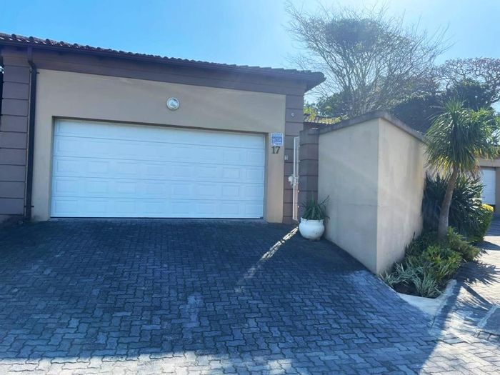 Bonza Bay townhouse to rent: 3 bedrooms, secure complex, private garden, double garage.