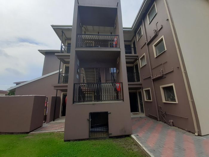 Braelyn Apartment To Rent: Secure complex, parking, two bedrooms, open-plan living.