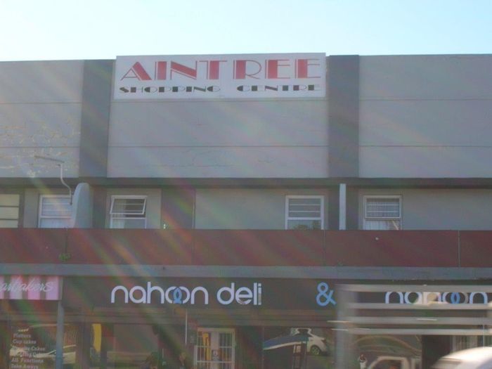 Commercial Shop To Rent in Nahoon - Ideal for Office or Retail Use.