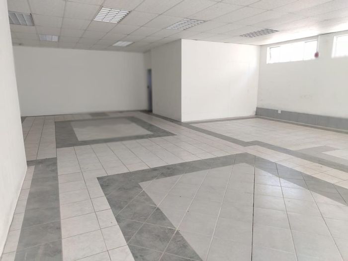 Gonubie Commercial Space To Rent: 146sqm in high-traffic location on Main Road.