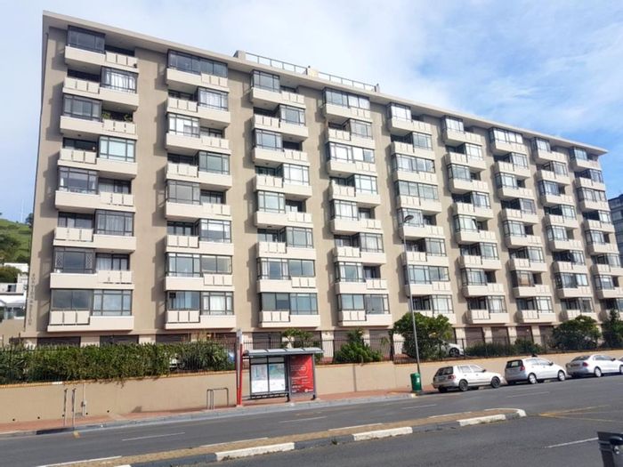 Bachelor studio apartment in Green Point, To Rent; secure access, parking, fiber-ready.