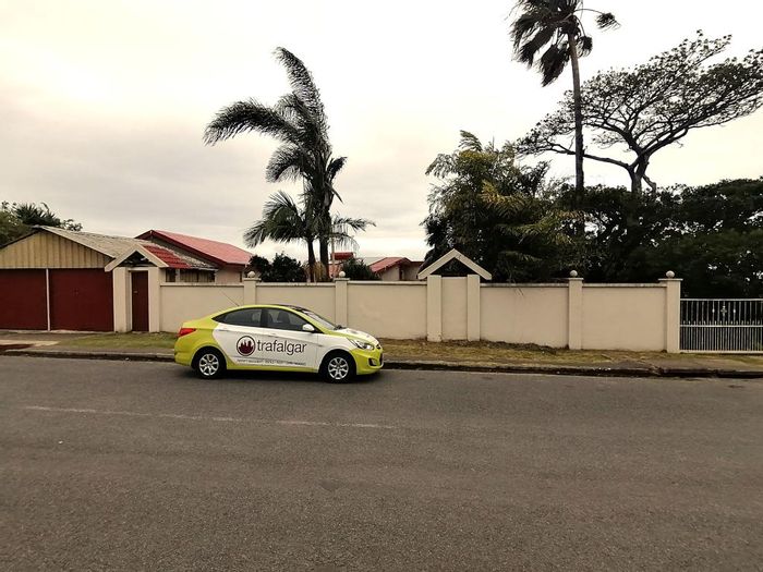 To Rent: Apartment in Sunnyridge with private bathroom, communal kitchen, secure parking.