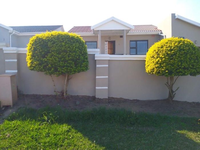 House To Rent in Haven Hills: 3 bedrooms, secure backyard, prepaid electricity.