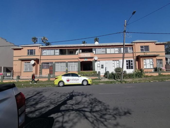 Southernwood Apartment To Rent: 2 Bedrooms, secure parking, close to amenities.