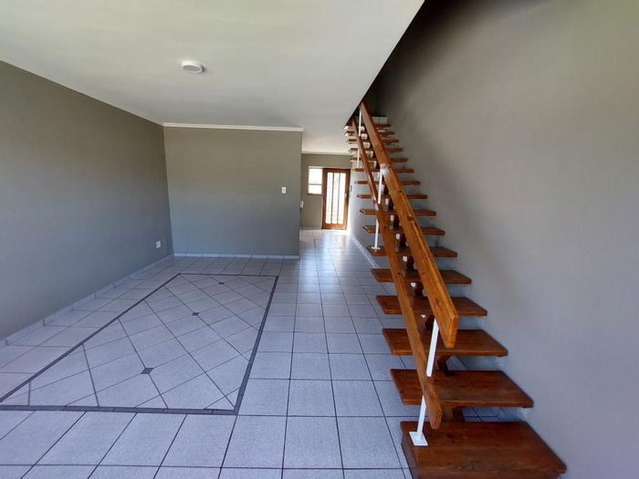 Claremont Apartment To Rent: 2 Bedrooms, convenient location, prepaid utilities, no pets.