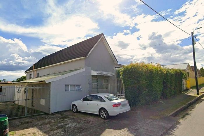 1-Bedroom Apartment in Cambridge To Rent with Pool, Wi-Fi, and Off-Street Parking.